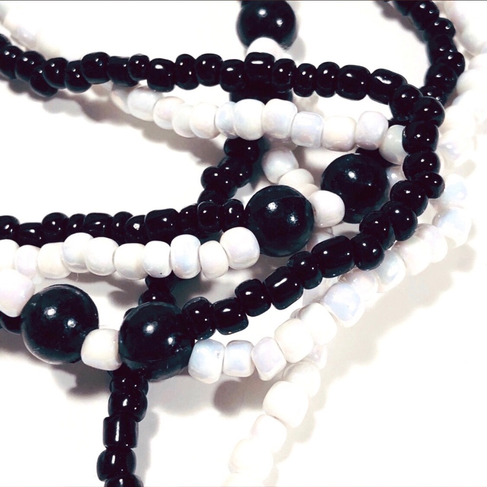 Beaded Stone Necklace in Black & White